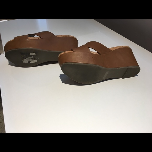 Tan wedge shoes, size 8 - Picture 4 of 4